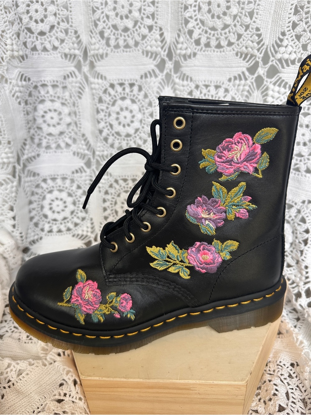 RARE Dr. Martens 1460 Vonda II Floral Embroidered Boots - Women’s Size 9 (NWOB) - Picture 9 of 13